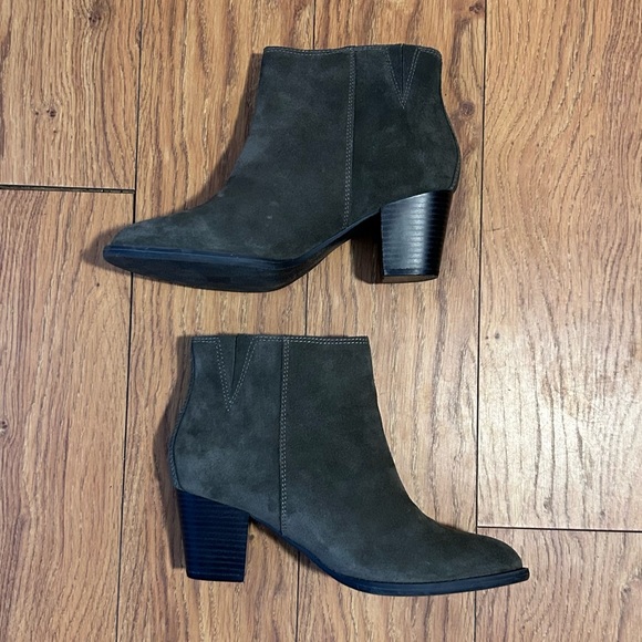 Vionic Madeline Olive Green Suede Weather Resistant Ankle Boots Booties | Sz 8 - Picture 4 of 15